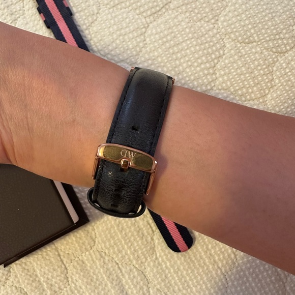 Daniel Wellington Watch with extra strap - Picture 5 of 5